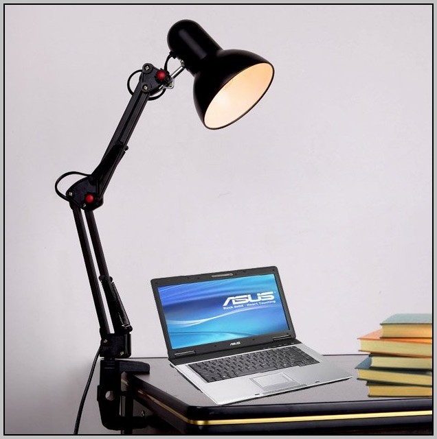 Лампа читает. Лампа настольная обычная. Office Table Lamp. Set-Top Lamp for Office.