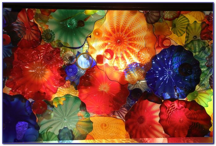 chihuly garden and glass hours saturday 700x473