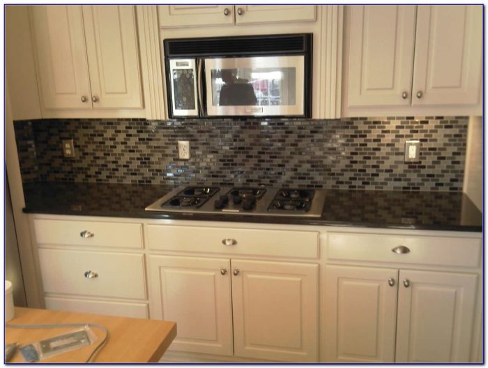 Glass Mosaic Tile Backsplash Installation Glass Mosaic Tile Backsplash Installation