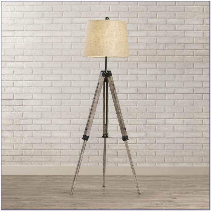 Retro Tripod Studio Floor Lamp Retro Tripod Studio Floor Lamp