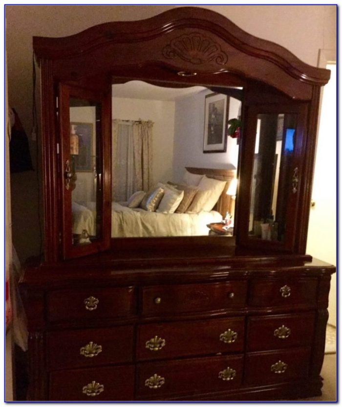 Dresser With Hutch And Mirror Dresser With Hutch And Mirror