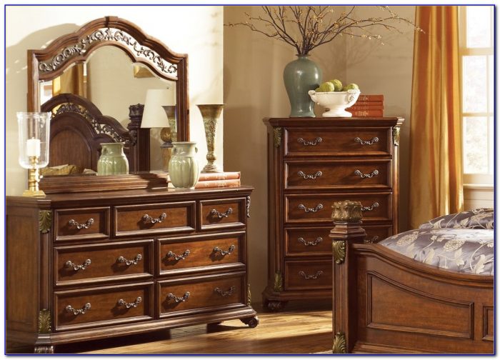Solid Wood Dresser With Mirror Solid Wood Dresser With Mirror